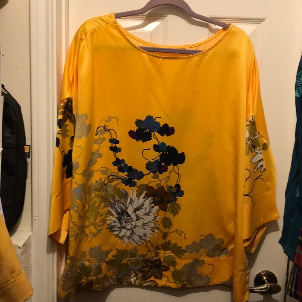 Floral yellow tunic-like top, like new conditions!